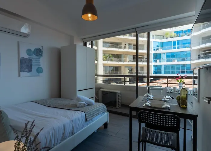Burst Studio W/ Balcony In Larnaca