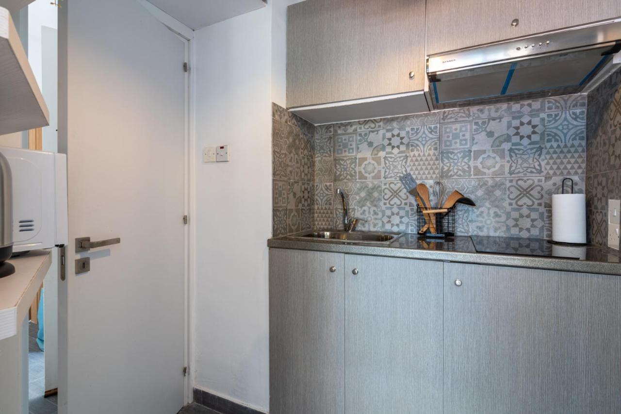 Apartment Burst W/ Balcony In Larnaca