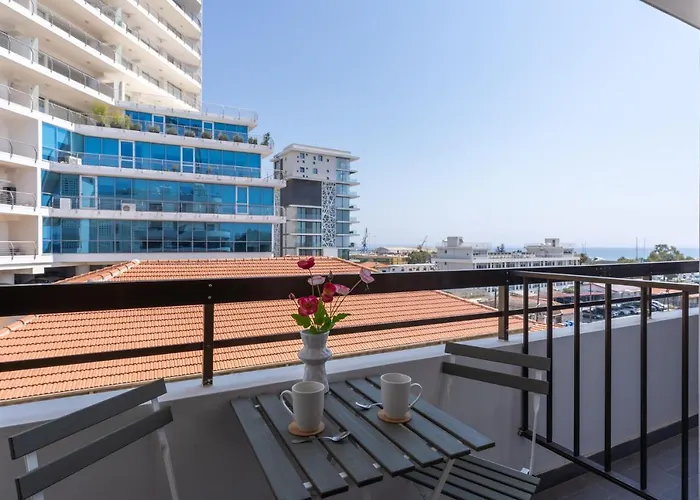 Burst Studio W/ Balcony In Larnaca