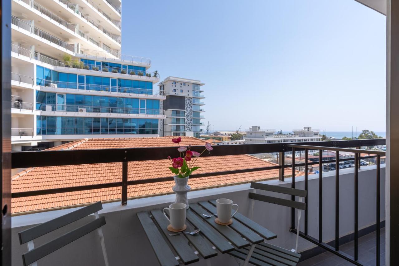 Burst W/ Balcony In Апартаменти Ларнака