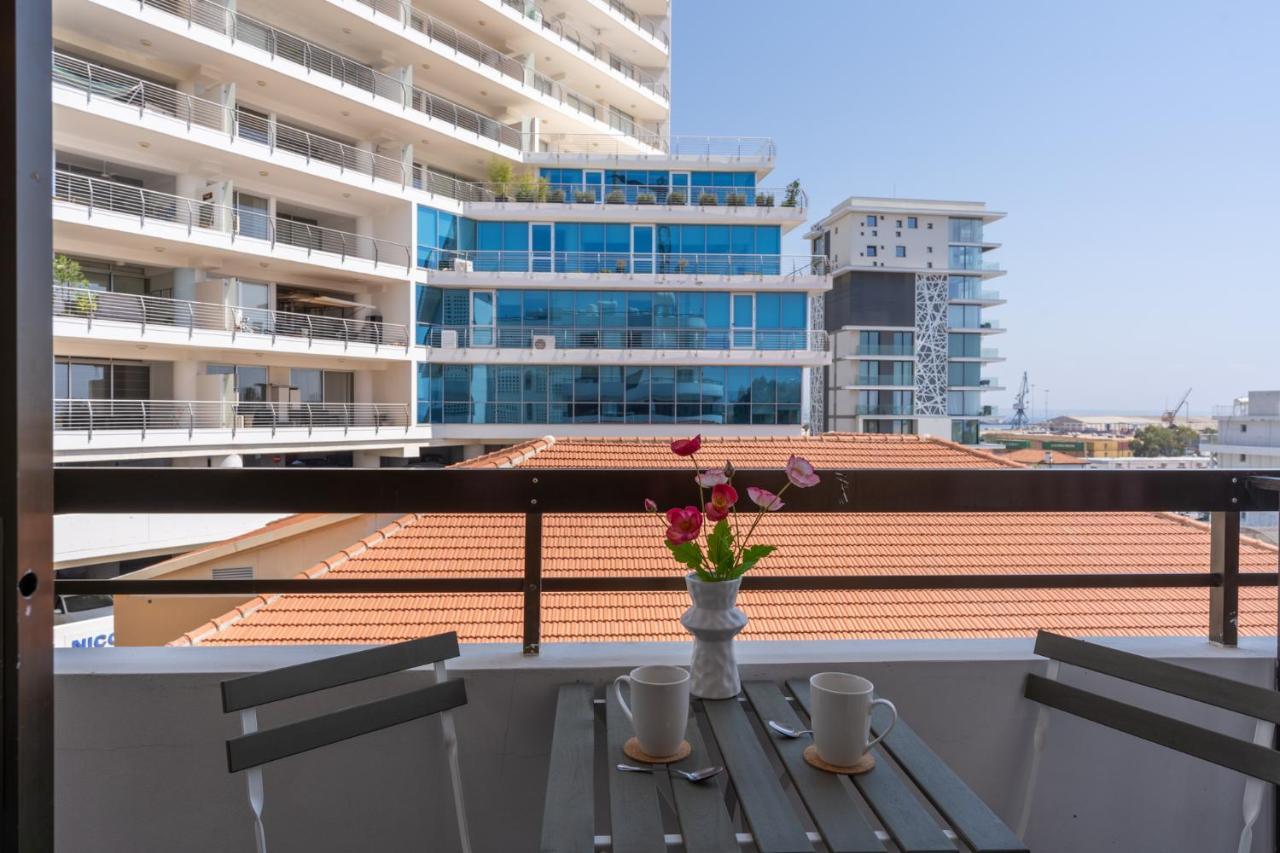 Burst W/ Balcony In Апартаменти Ларнака