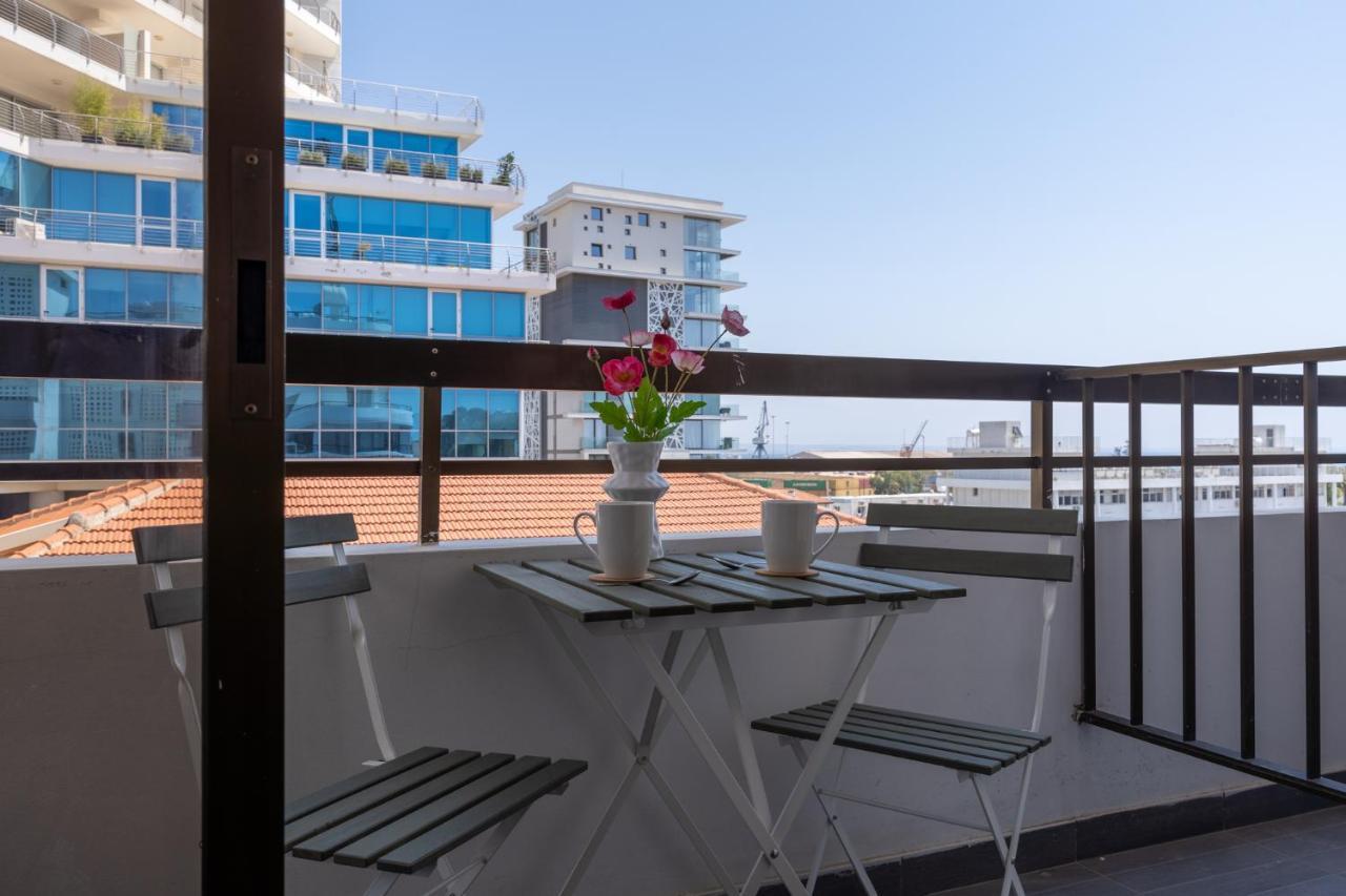 Burst W/ Balcony In * Ларнака