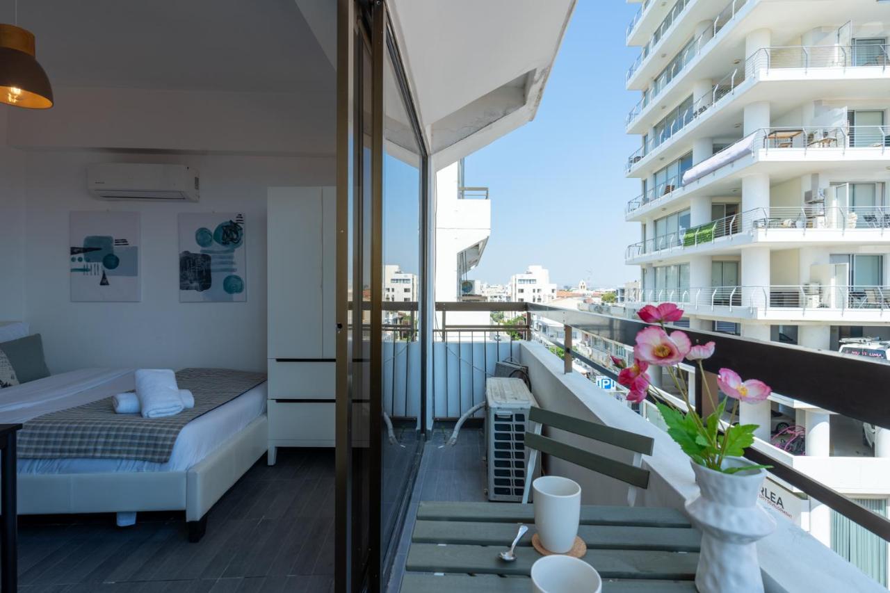 Апартаменти Burst W/ Balcony In